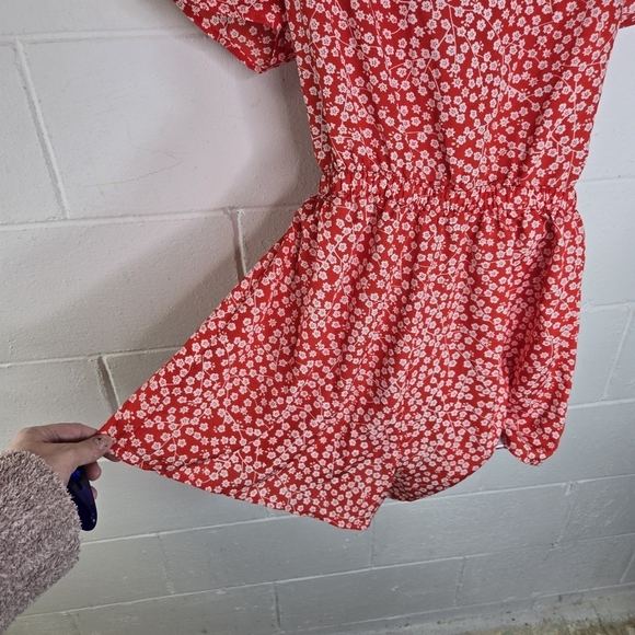Princess Polly red white floral tie front open shorts romper - Picture 10 of 11
